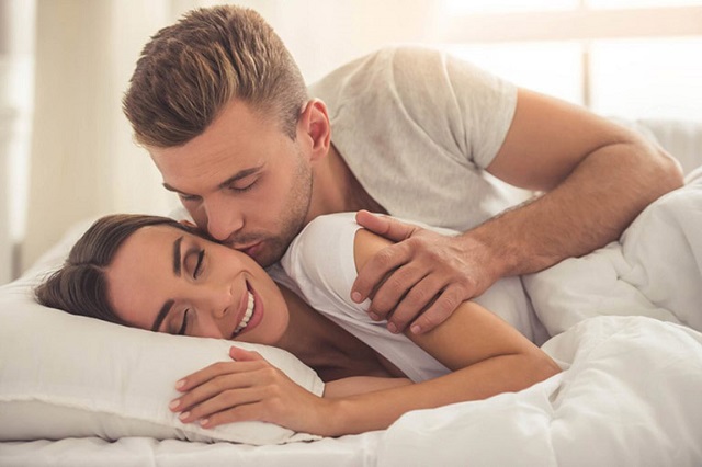 Bật mí cách nhận biết đàn ông có nhu cầu cao 4 ôm hôn nồng nhiệt